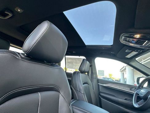 New 2025 Jeep Grand Cherokee Limited w/ Luxury Tech Group II image 17