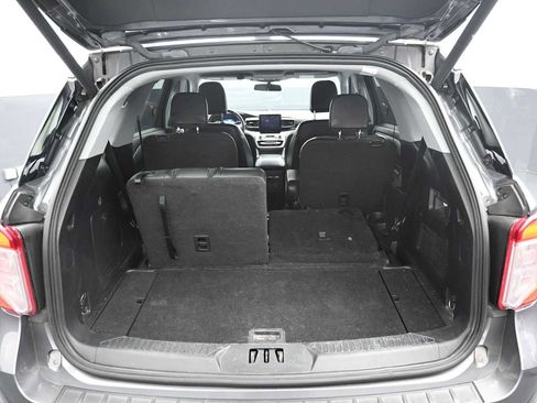 Used 2021 Ford Explorer XLT w/ Equipment Group 202A AWD/4WD image 13