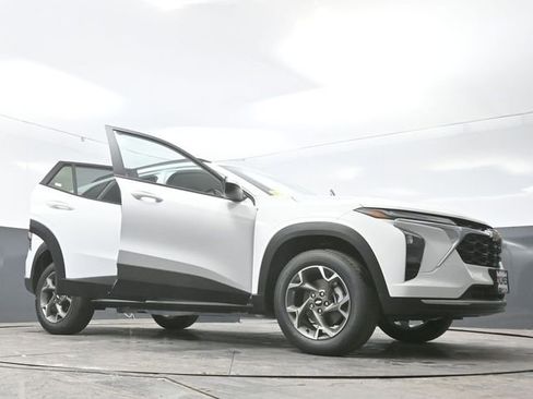 New 2026 Chevrolet Trax LT w/ Driver Confidence Package FWD image 65