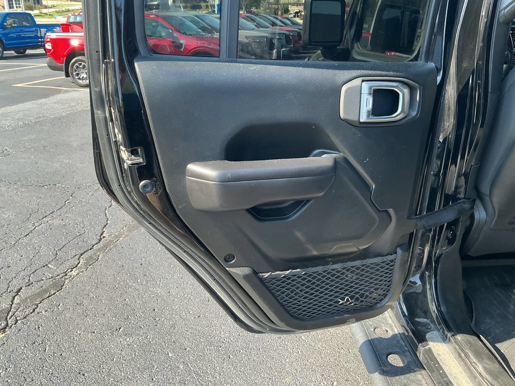 Used 2021 Jeep Wrangler Unlimited Rubicon AWD/4WD image 14