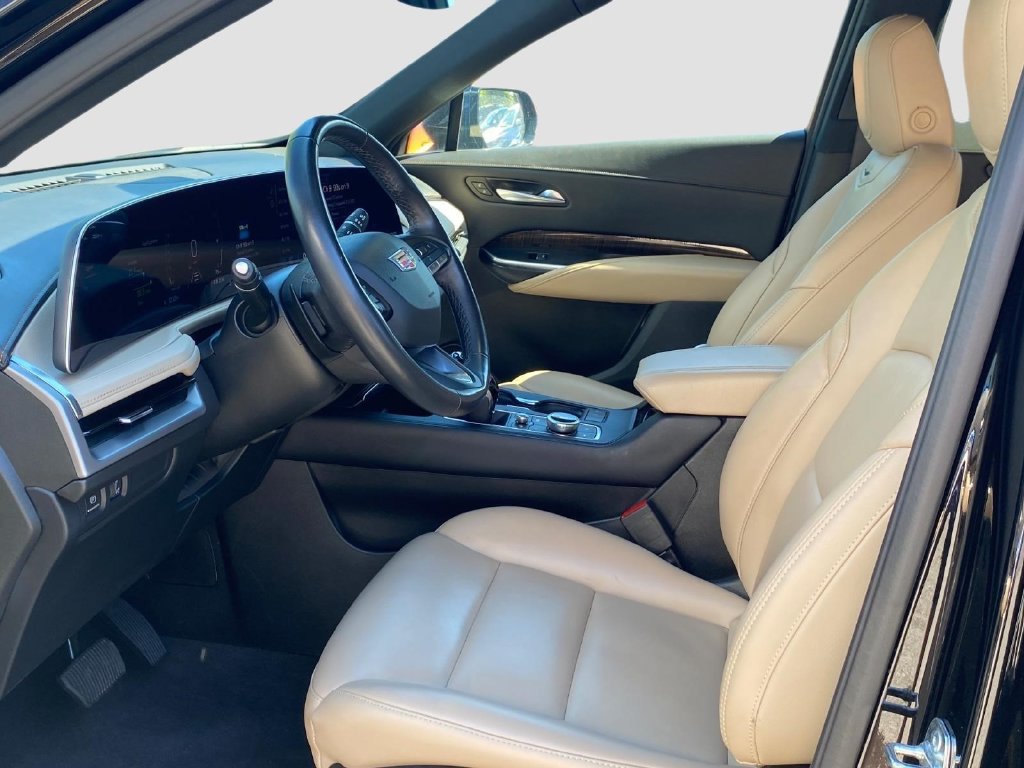 Used 2025 Cadillac XT4 Premium Luxury FWD image 12
