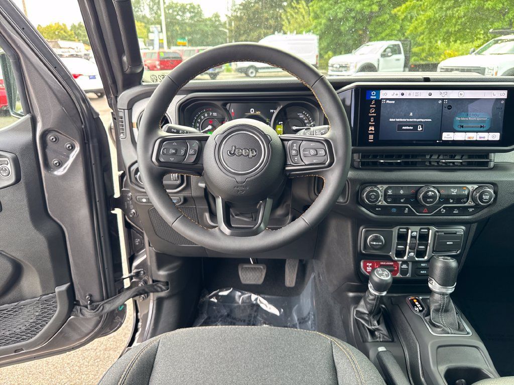 Used 2024 Jeep Wrangler Unlimited AWD/4WD image 17