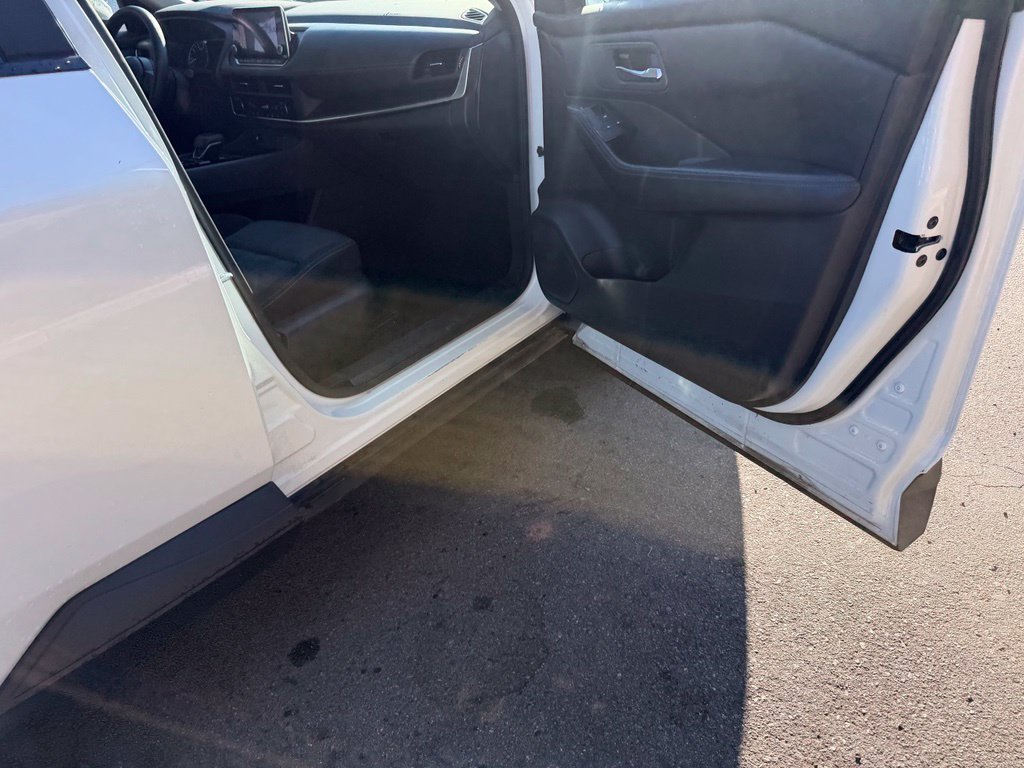 Used 2024 Nissan Rogue SV FWD image 18