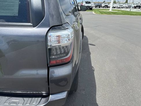 Used 2022 Toyota 4Runner TRD Off-Road AWD/4WD image 29