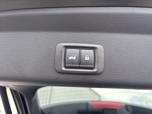 Used 2025 Mitsubishi Outlander AWD image 12