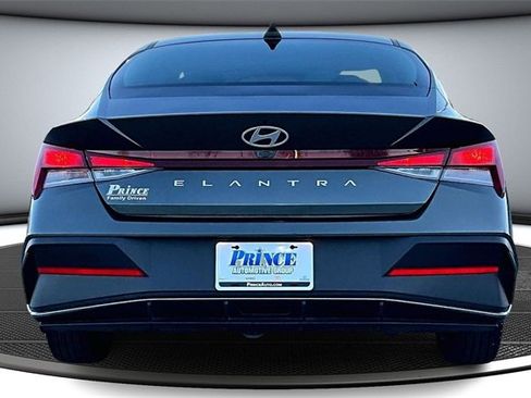Used 2024 Hyundai Elantra SEL image 5
