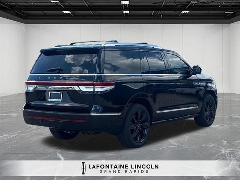 Certified 2022 Lincoln Navigator Reserve AWD/4WD image 5