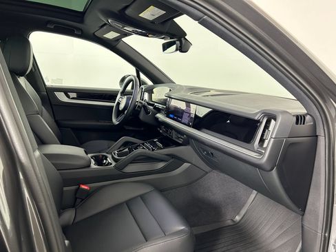 Certified 2026 Porsche Cayenne AWD/4WD image 22