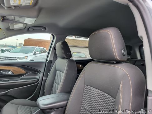 Used 2020 GMC Terrain SLE w/ Driver Convenience Package image 9