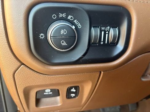 Used 2019 RAM 1500 Limited RWD image 12