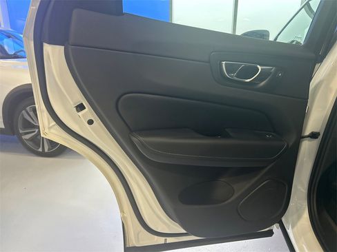 Certified 2023 Volvo XC60 B5 Ultimate w/ Climate Package image 20
