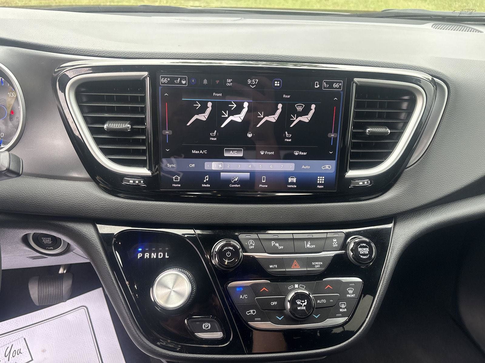 Used 2026 Chrysler Pacifica Select FWD image 22