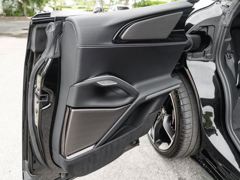 Used 2025 Ferrari Purosangue AWD/4WD image 40