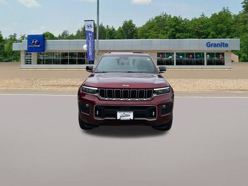 Used 2023 Jeep Grand Cherokee Overland w/ Luxury Tech Group IV AWD/4WD image 3