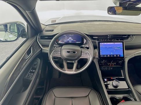 New 2025 Jeep Grand Cherokee Limited w/ Black Appearance Package AWD/4WD image 26