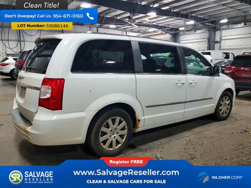 Used 2014 Chrysler Town & Country Touring FWD image 4