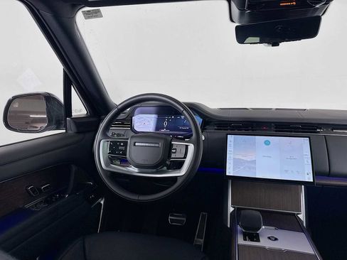 Used 2025 Land Rover Range Rover Long Wheelbase SE AWD/4WD image 24