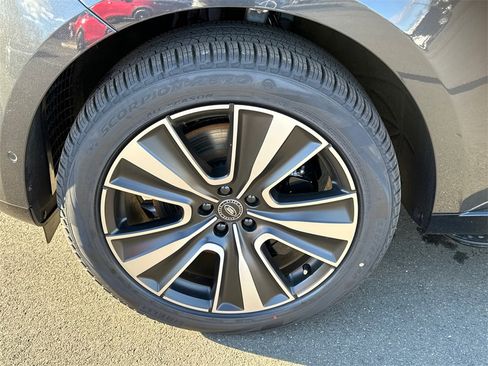 New 2025 Land Rover Range Rover SV image 8