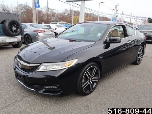 Used 2017 Honda Accord Touring image 9