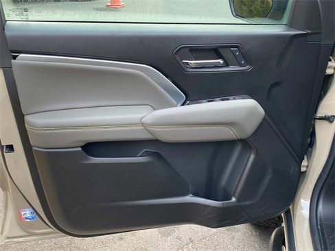 Used 2024 Chevrolet Colorado ZR2 w/ Technology Package image 12