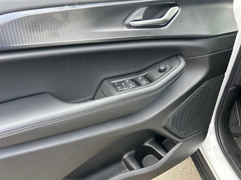 New 2025 Jeep Grand Cherokee Altitude image 9