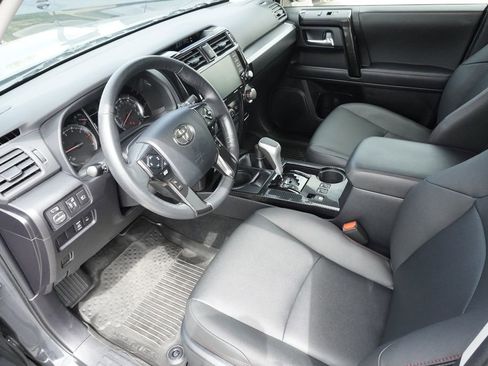 Used 2024 Toyota 4Runner TRD Off-Road Premium AWD/4WD image 18
