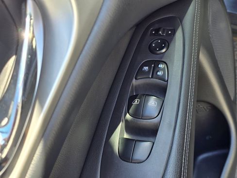 Used 2020 Nissan Pathfinder SL FWD image 12