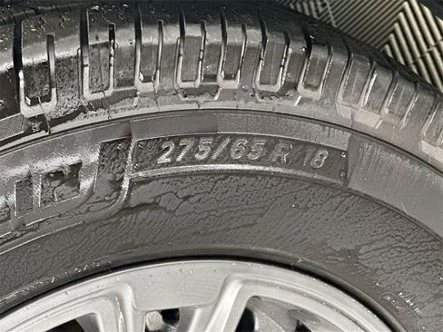 Used 2023 Jeep Wagoneer 2WD image 32