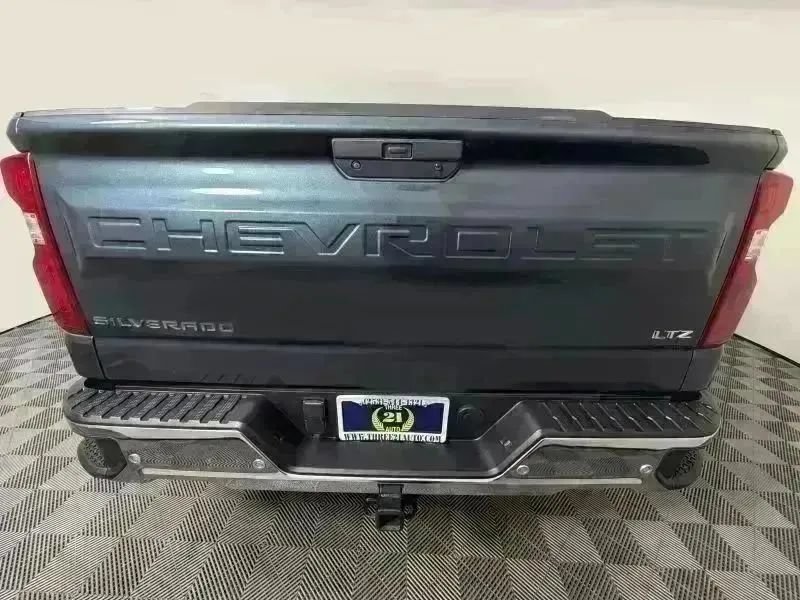 Used 2020 Chevrolet Silverado 1500 LTZ AWD/4WD image 9