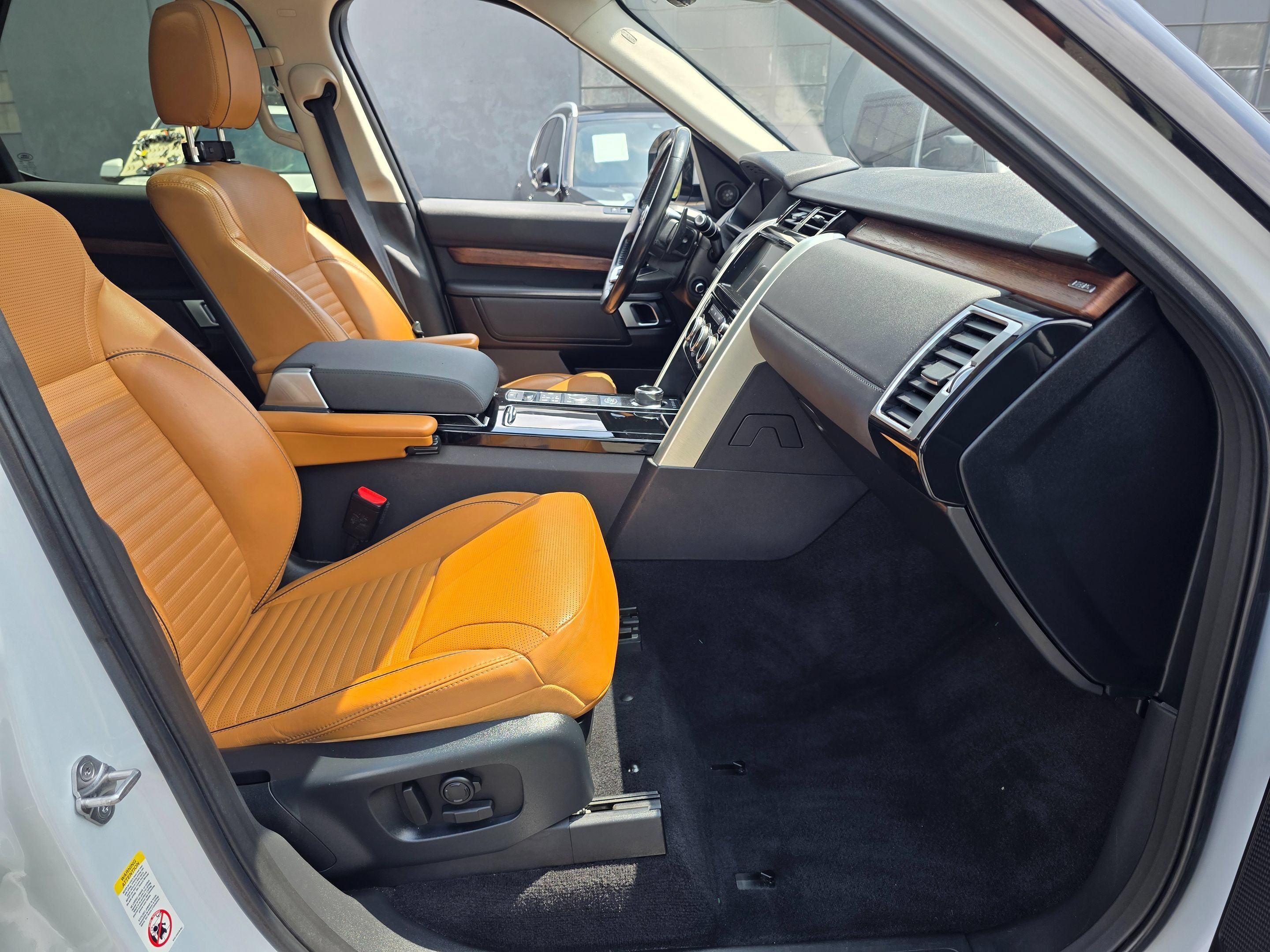 Used 2018 Land Rover Discovery HSE AWD/4WD image 10