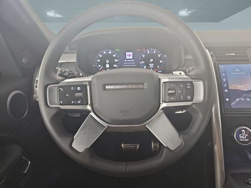 Certified 2025 Land Rover Discovery Dynamic SE image 15