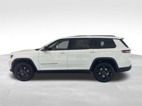 Used 2025 Jeep Grand Cherokee L Limited w/ Black Appearance Package image 3