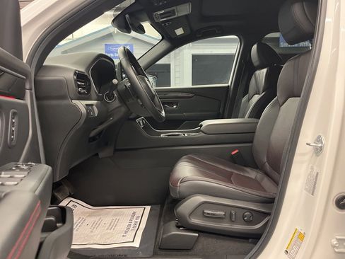 Used 2025 Honda Pilot Black Edition image 10