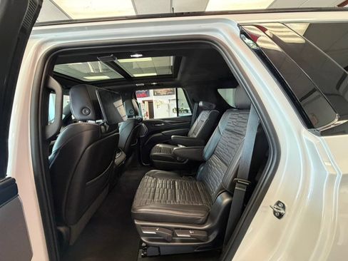 Used 2023 Cadillac Escalade Sport Platinum w/ LPO, ONYX Package AWD/4WD image 38