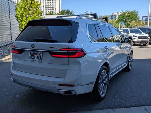 Used 2024 BMW X7 xDrive40i w/ Premium Package AWD/4WD image 3