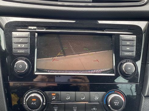 Used 2019 Nissan Rogue S image 6