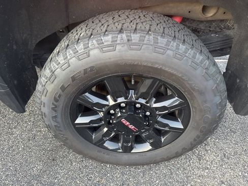 Used 2024 GMC Sierra 2500 AT4 image 25