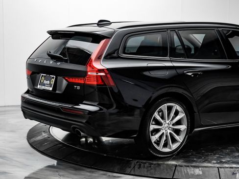 Used 2020 Volvo V60 T5 Momentum w/ Protection Package Premier image 14
