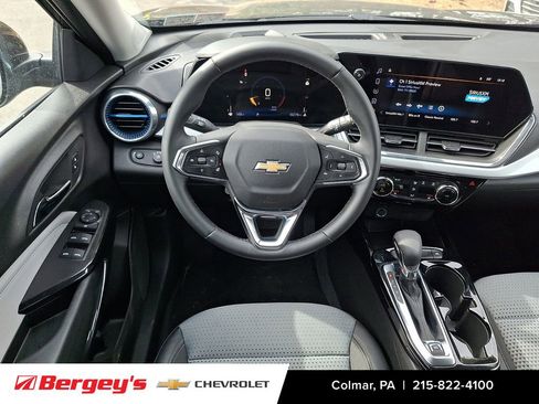 Certified 2025 Chevrolet Trax LT w/ LT Convenience Package image 13