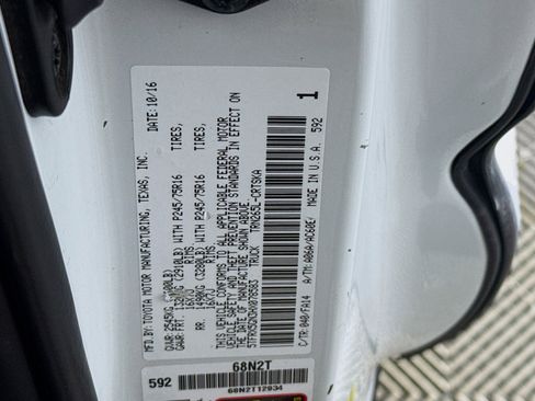 Used 2017 Toyota Tacoma SR image 35