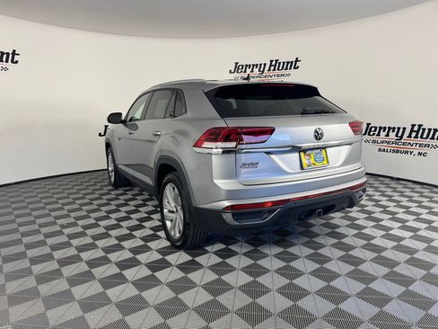 Used 2022 Volkswagen Atlas Cross Sport SE image 4