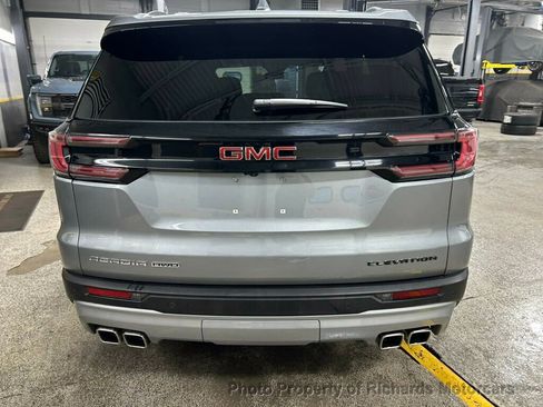 Used 2025 GMC Acadia Elevation w/ Elevation Premium Package image 4