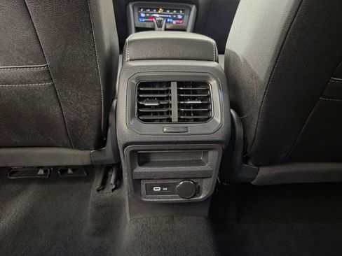 Used 2024 Volkswagen Tiguan SE image 14