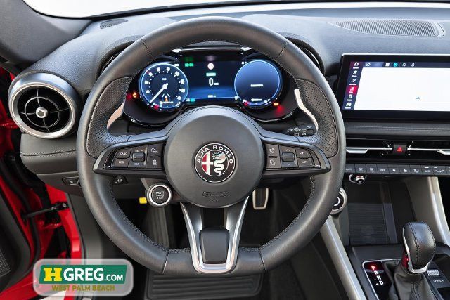 Used 2024 Alfa Romeo Tonale Veloce w/ Premium Interior Package AWD/4WD image 13