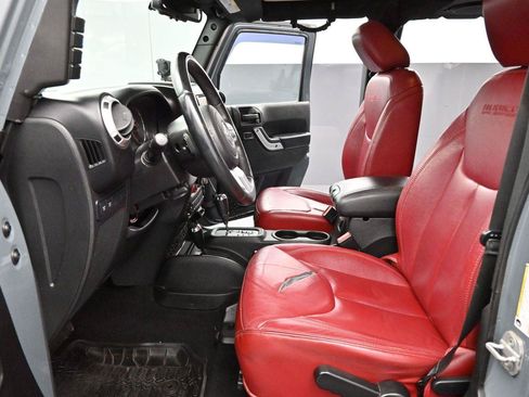 Used 2013 Jeep Wrangler Unlimited Rubicon AWD/4WD image 11