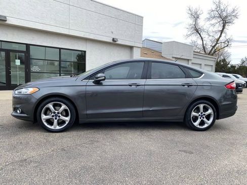 Used 2016 Ford Fusion SE image 2