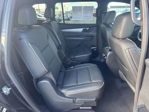 Used 2025 Buick Enclave Preferred image 21