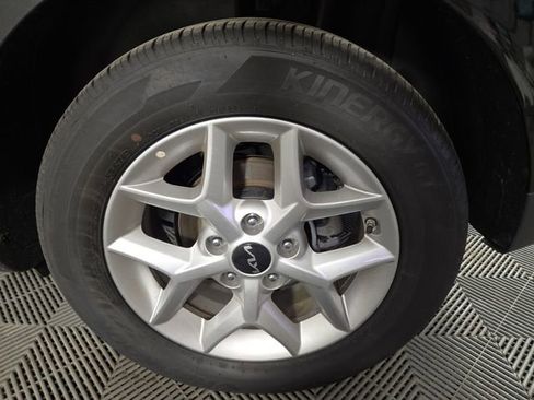 Certified 2025 Kia Soul LX w/ LX Technology Package FWD image 10