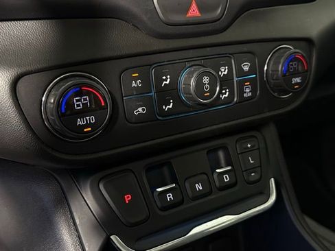 Used 2021 GMC Terrain SLT w/ Infotainment Package II image 17