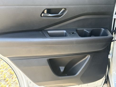 Used 2024 Nissan Pathfinder SV FWD image 21